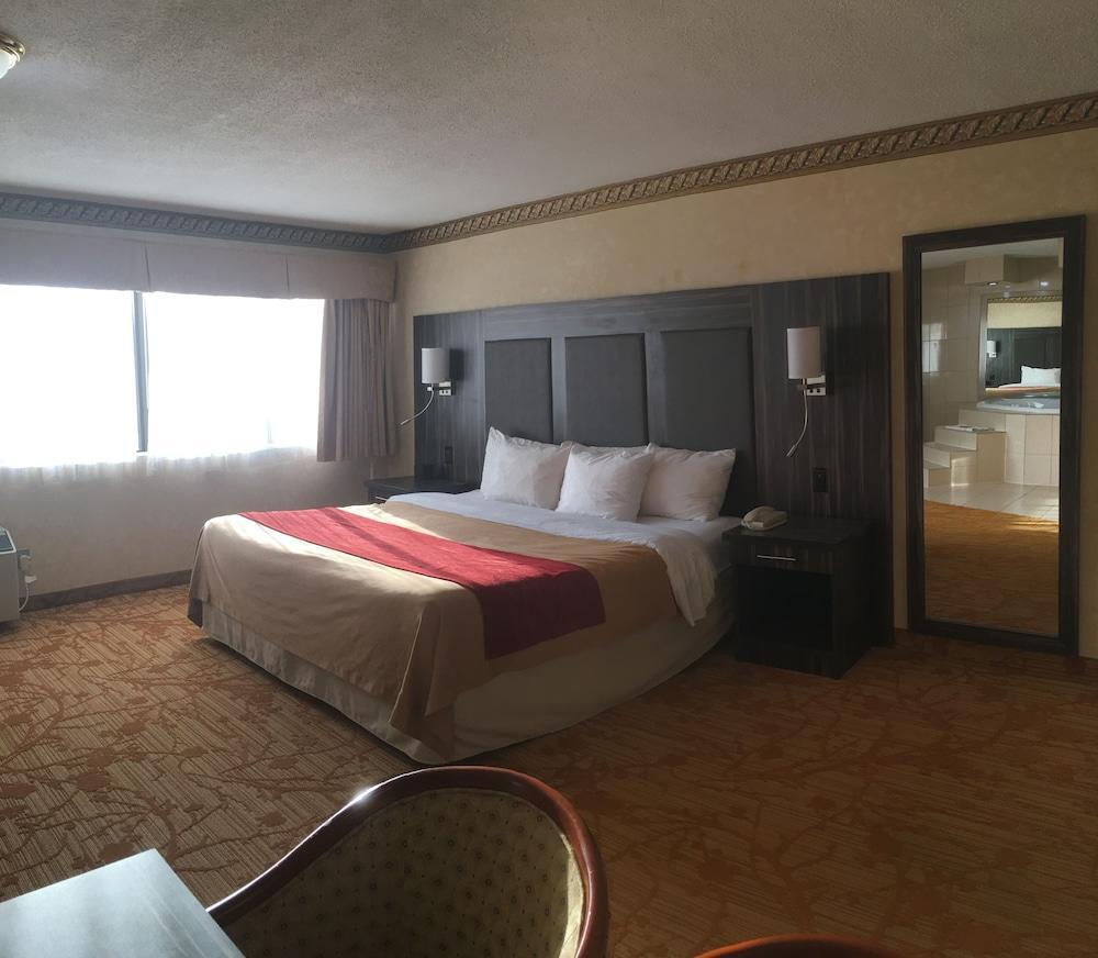 Comfort Inn Meadowvale Місісаґа Екстер'єр фото