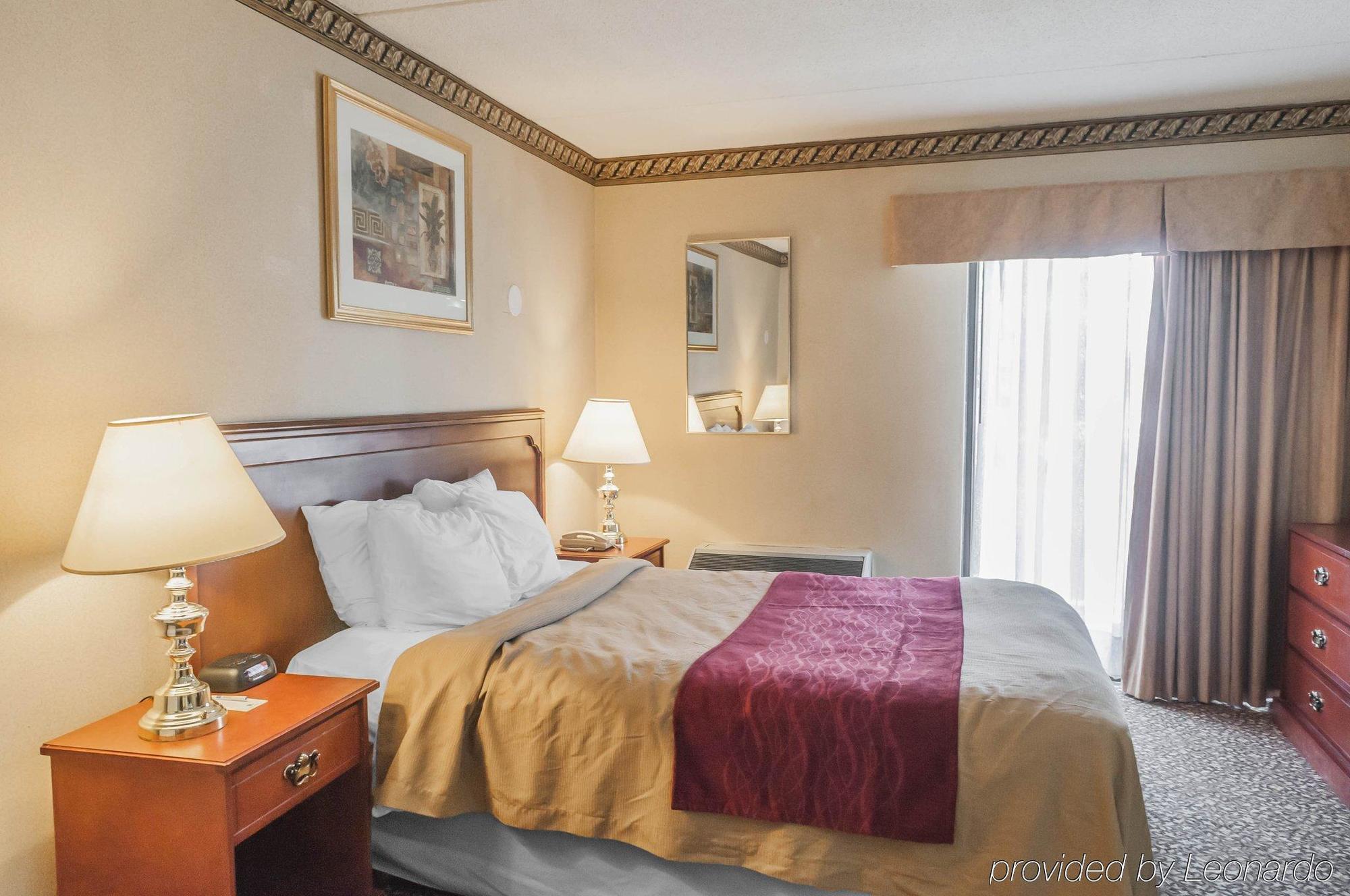 Comfort Inn Meadowvale Місісаґа Екстер'єр фото