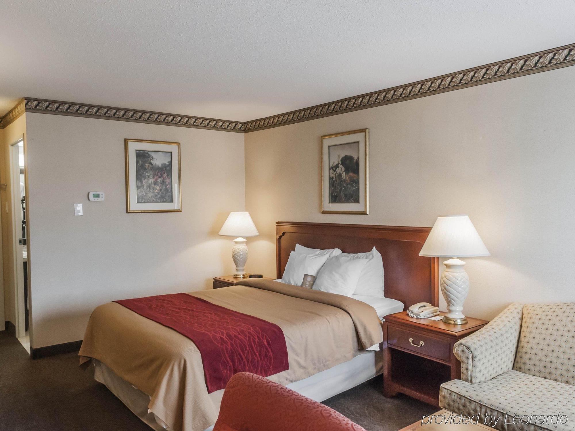 Comfort Inn Meadowvale Місісаґа Екстер'єр фото
