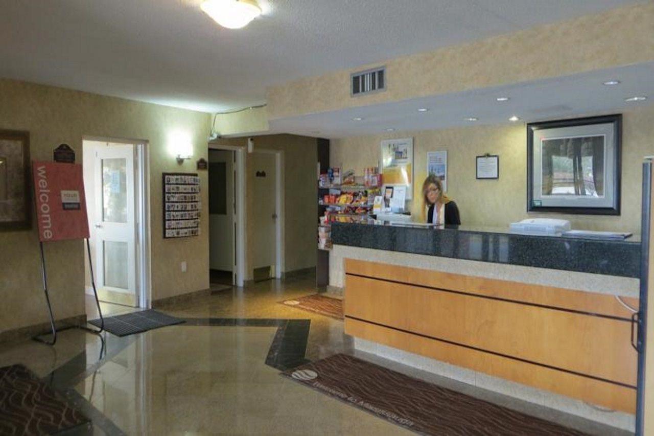 Comfort Inn Meadowvale Місісаґа Екстер'єр фото