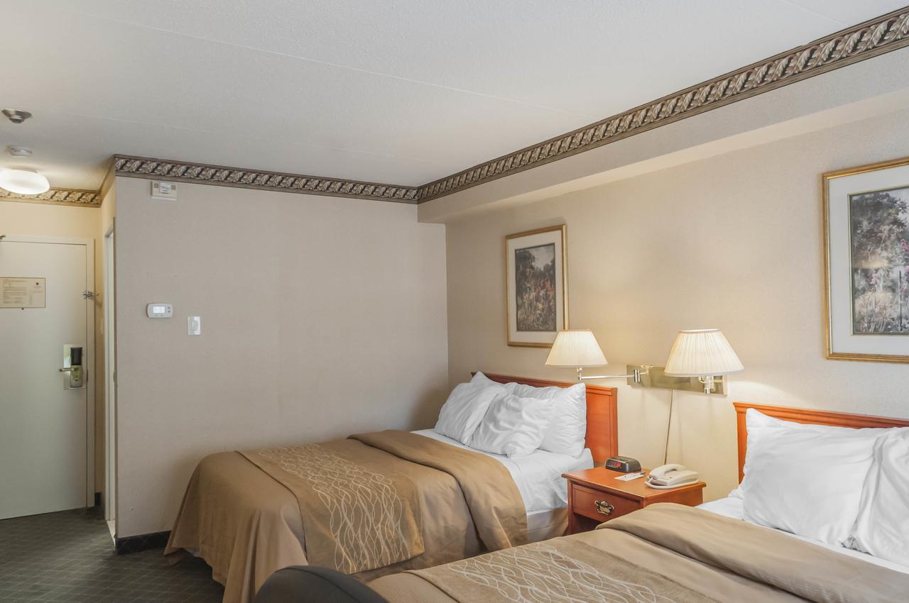 Comfort Inn Meadowvale Місісаґа Екстер'єр фото