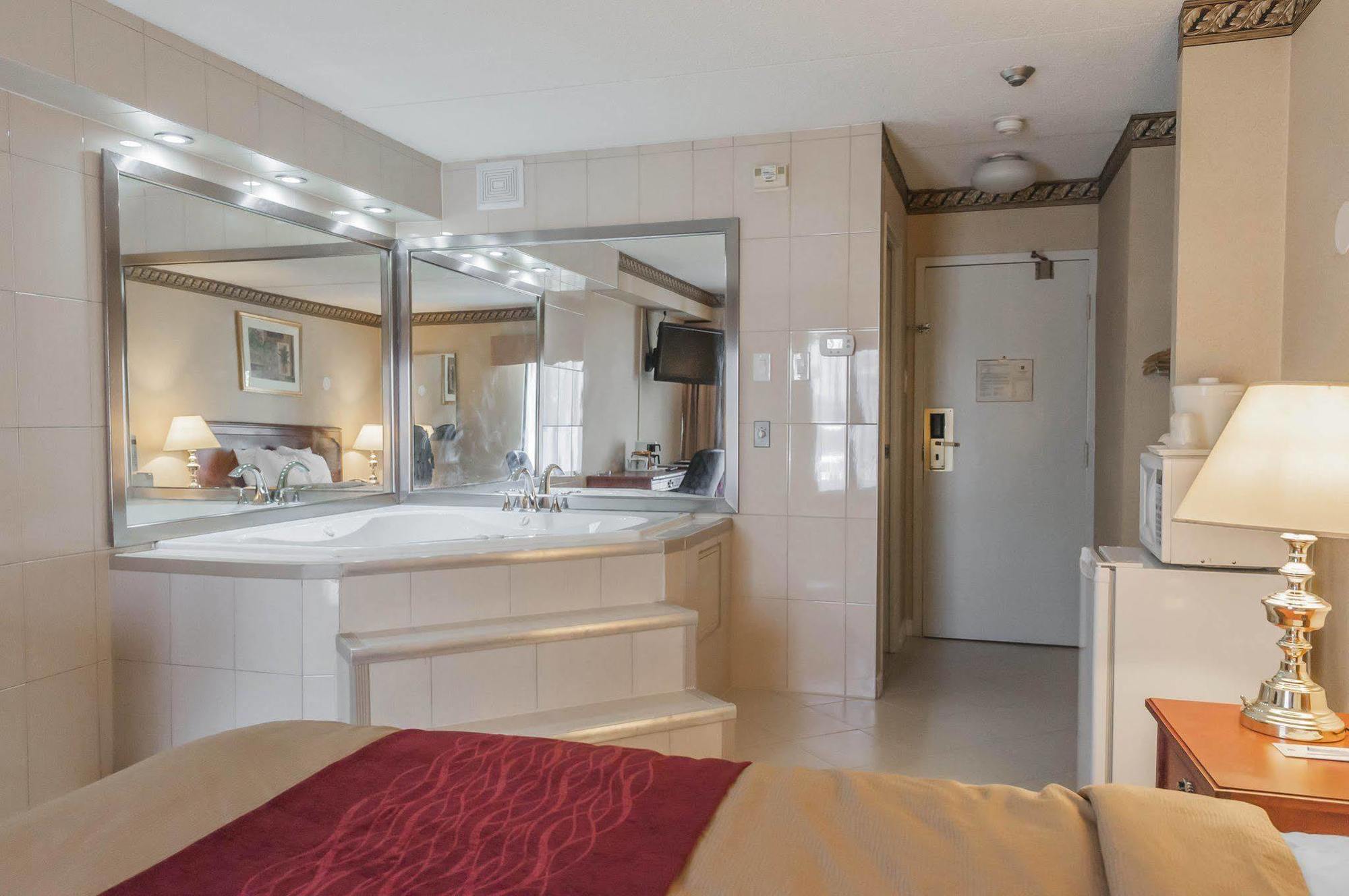Comfort Inn Meadowvale Місісаґа Екстер'єр фото
