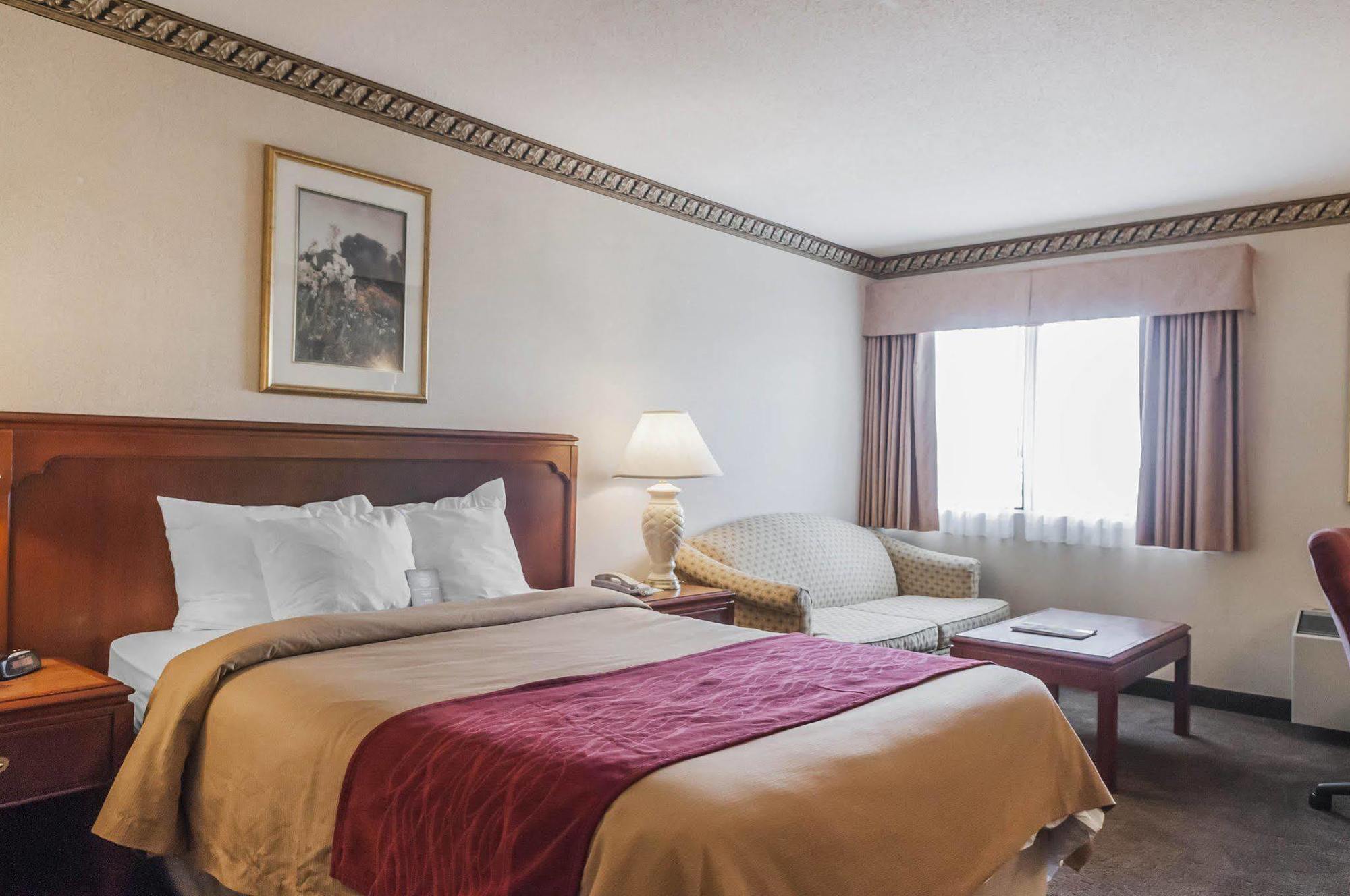 Comfort Inn Meadowvale Місісаґа Екстер'єр фото