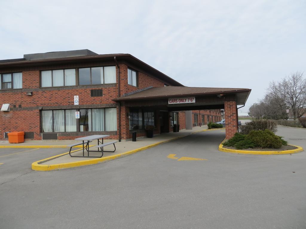 Comfort Inn Meadowvale Місісаґа Екстер'єр фото