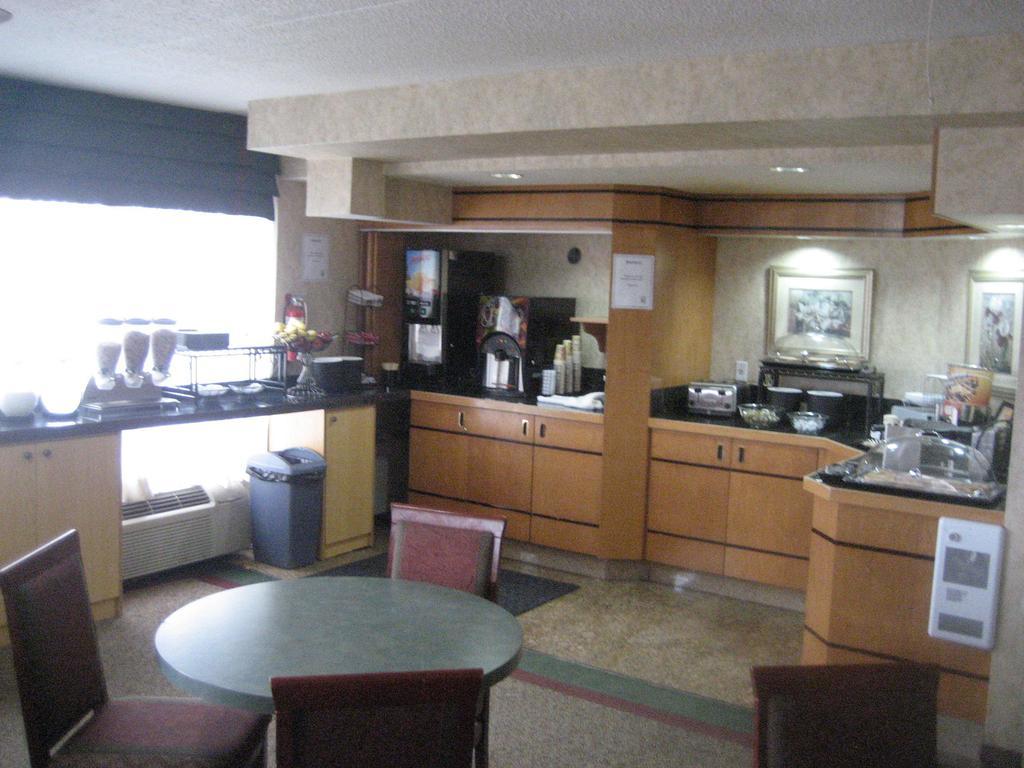 Comfort Inn Meadowvale Місісаґа Екстер'єр фото